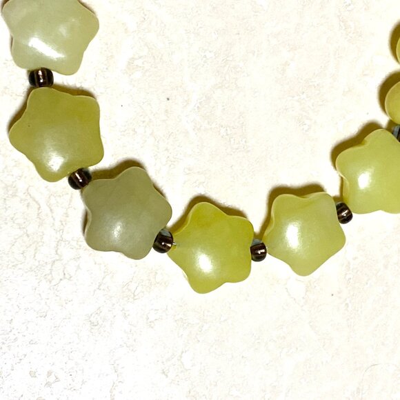 Starry Night Necklace, Lemon Yellow Star-Shape Serpentine Beaded Choker - Picture 6 of 15
